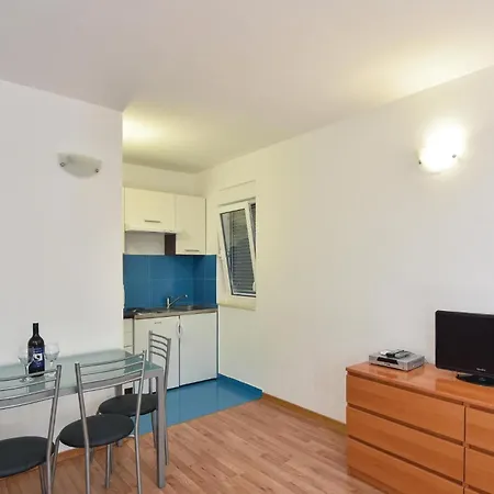 Nice Home In Duce With Outdoor Swimming Pool Duce