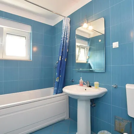 Stunning Home In Duce *