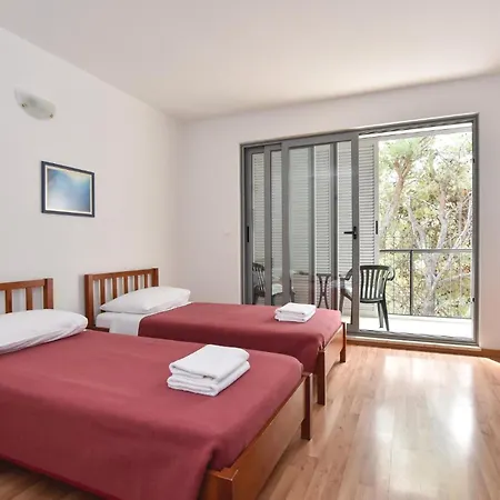 Stunning Home In Duce * Duce
