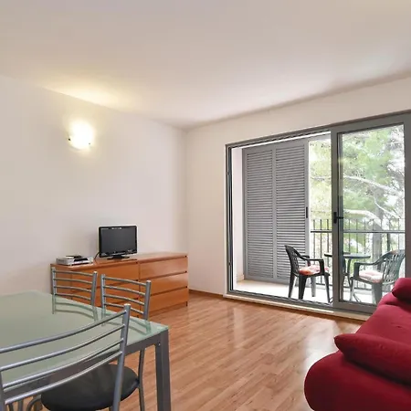 Nice Home In Duce With Outdoor Swimming Pool
