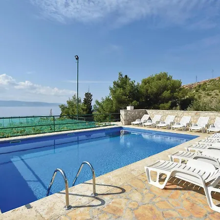 In With Outdoor Swimming Pool بيت للعطل Duće